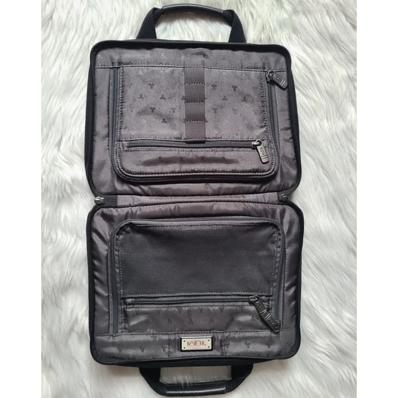 🔴SOLD🔴TUMI|Men's Classic Hanging Travel Toiletry Bag - Picture 3 of 11